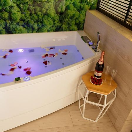 Luxury Apartments «Love Story» Ivano-Frankivsk Luaran gambar